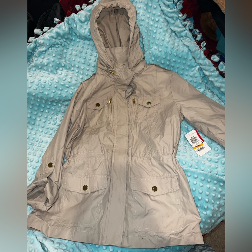 Women’s water resistant jacket